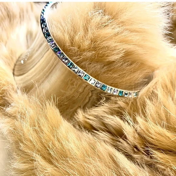 🌸HP 🌸Hand cut topaz & aquamarine Swarovski crystal cuff bracelet - Picture 6 of 11